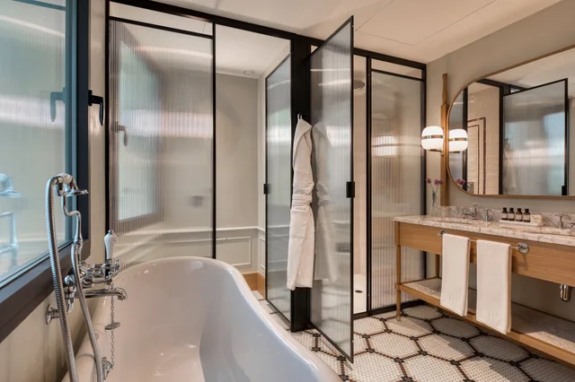 غرفة ديلوكس عائلية ثلاثية بسرير كينج مع أريكة، Bless Hotel Madrid 6/7