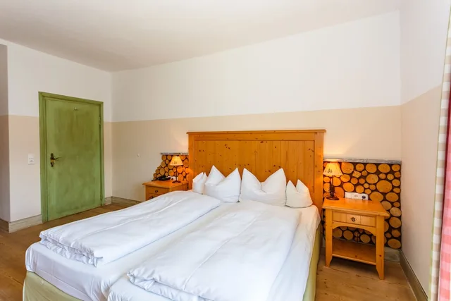 غرفة كلاسيكية بسرير كوين، Landhotel and Berggasthof Panorama 2/7