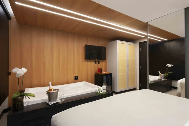 Luxury, Queen Bed, Hot Tub, Pousada Antonella 6/10