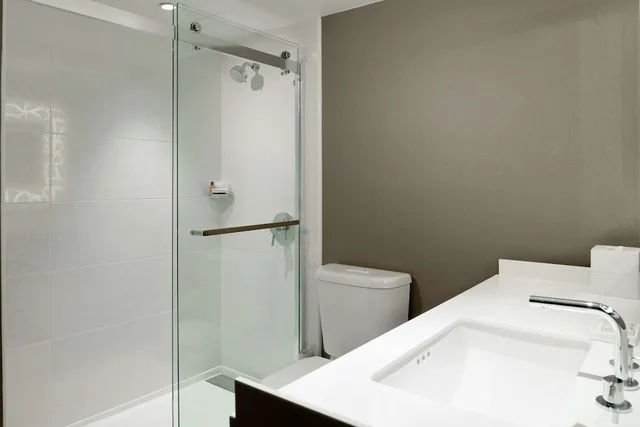 جناح بريميوم بسرير كينج بإطلالة على المدينة بغرفة نوم واحدة، Hilton Woodland Hills Los Angeles 6/7