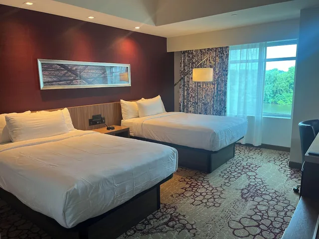 Deluxe, Double or Twin Bed, The Landing Hotel at Rivers Casino and Resort 2/3