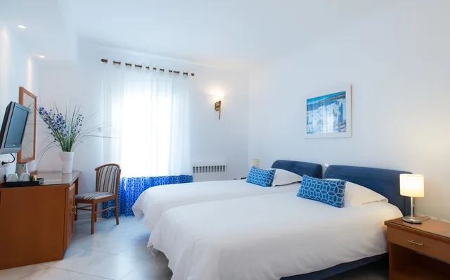 غرفة قياسية بسرير كوين بإطلالة على البحر، Mykonos Adonis Hotel 3/10