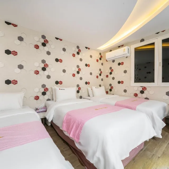 غرفة سوبيريور ثلاثية، Q Hotel 3/4