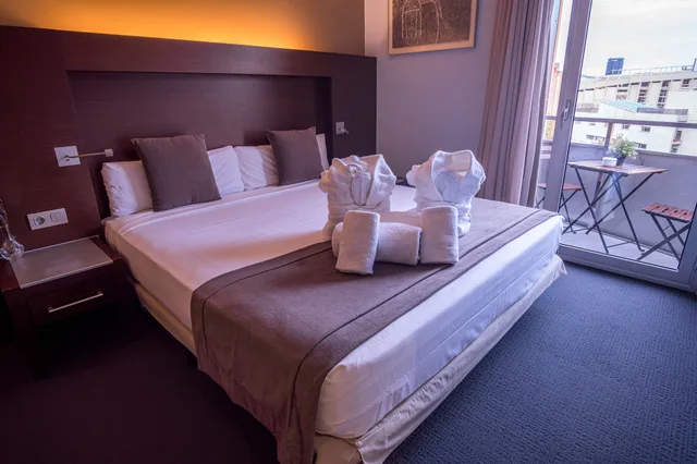 Standard, Twin Beds, Madanis Hotel 1/10