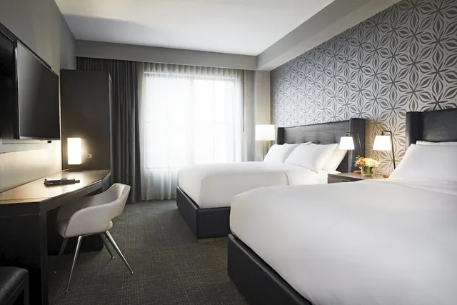 غرفة بسريرين كينج لذوي الإعاقة، Archer Hotel Tysons 1/7