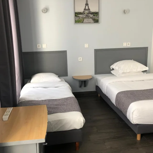 غرفة ثلاثية، Hotel Clauzel 1/7