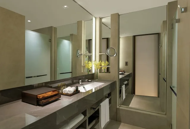 Lagoon, Deluxe, King Bed, Pool View, Patio، Dusit Thani Laguna Singapore 2/2