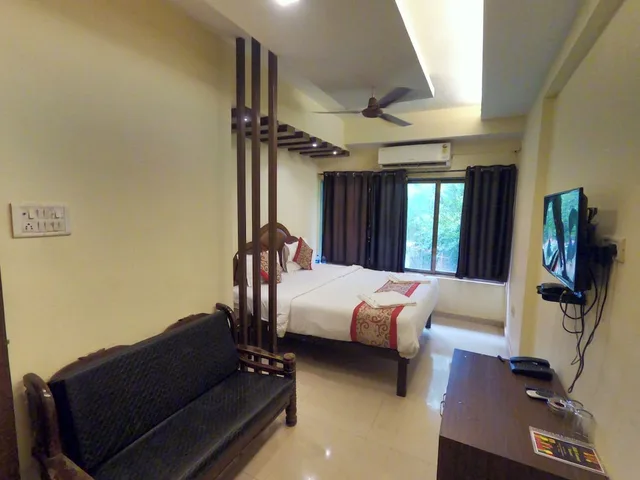 Wooden, King Bed، Hill Forest Resort 5/7