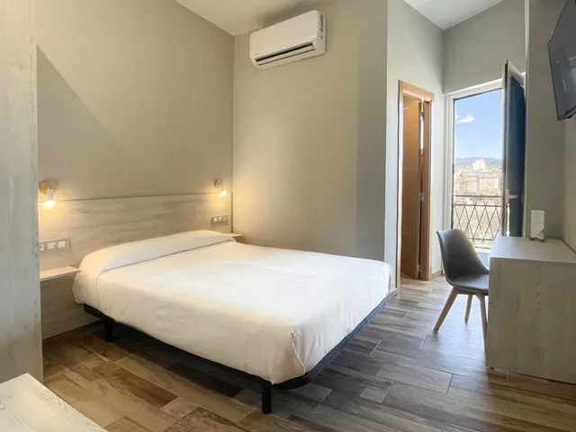 غرفة بسرير كوين بشرفة، Te Mana Hotel 2/6