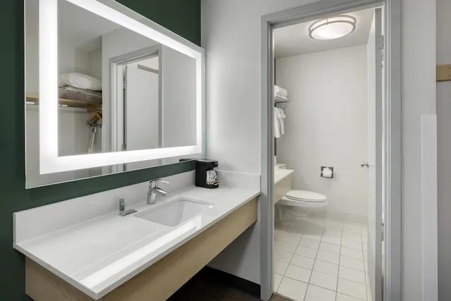 غرفة قياسية بسريرين كوين بشرفة لذوي الإعاقة، Best Western Portland West Beaverton 5/5