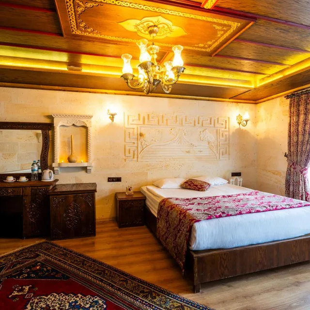غرفة بسرير كوين بشرفة، Empire Cave Hotel 5/9