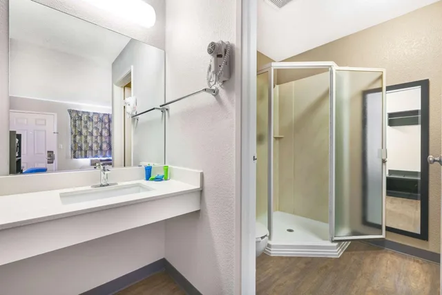 غرفة بريميوم رباعية، Motel6 Kirkland, WA - North Kirkland 8/10