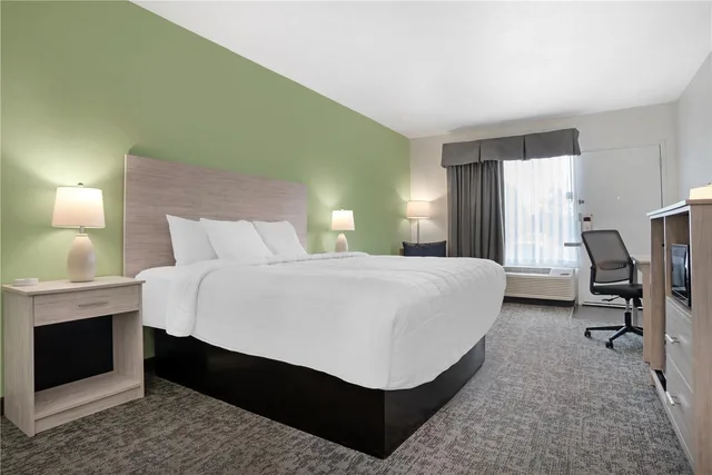 غرفة بسرير كينج لذوي الإعاقة، Best Western Navarre Waterfront 1/3