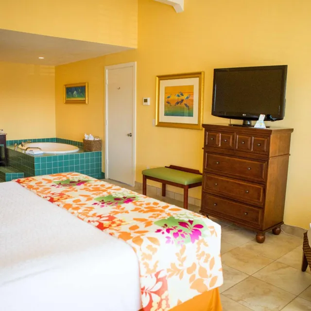 جناح بسرير كينج وسرير كوين بغرفة نوم واحدة بجاكوزي، Best Western Plus Yacht Harbor Inn 6/8