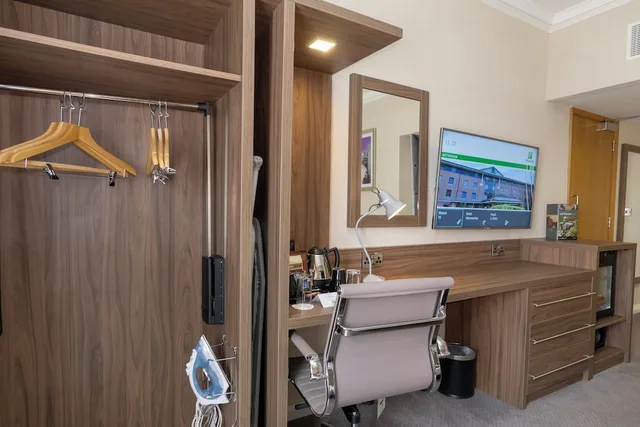غرفة قياسية بسرير كينج لذوي الإعاقة، Holiday Inn Nottingham 4/5
