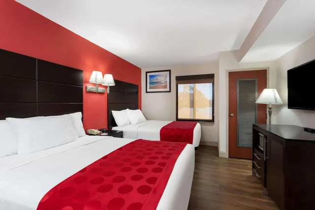 جناح ديلوكس بسرير كوين، Ramada by Wyndham Panama City 3/6