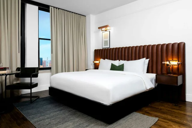 غرفة ديلوكس بسرير كينج، Surety Hotel 1/2