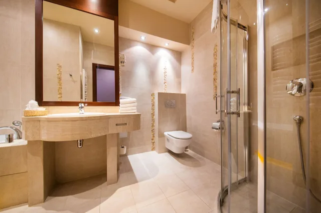 غرفة رباعية بسرير كوين وسريرين منفصلين بغرفتي نوم، Galicja Hotel 4/5