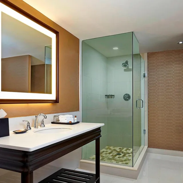 1 Bedroom, Suite, King Bed, Club Floor، Sheraton Parkway Toronto North Hotel Suites 8/10