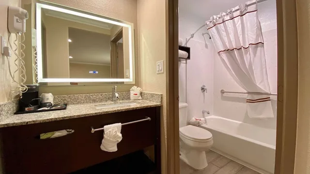 غرفة قياسية بسريرين كوين في الطابق الأرضي، SureStay Hotel by Best Western Santa Cruz 4/6