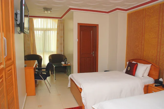 غرفة بسريرين منفصلين، Airport West Hotel 9/10