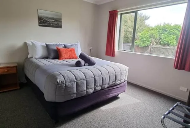 Motel, Apartment, Twin Beds, Queen Bed, Sofa، Tahuna Beach Kiwi Holiday Park & Motel 1/3