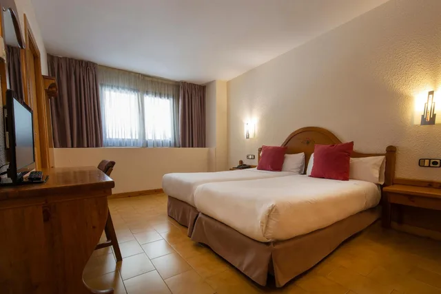 غرفة بسرير مزدوج أو سريرين منفصلين، Hotel Sant Gothard 8/10
