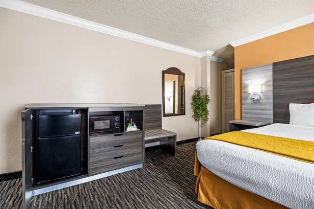 غرفة بسرير كينج، Arbor Inn Monterey 1/6