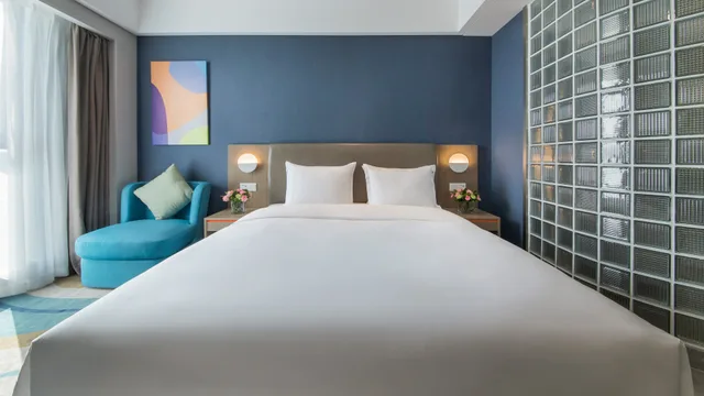 Standard, King Bed, Holiday Inn Express Xichang City Center 2/7