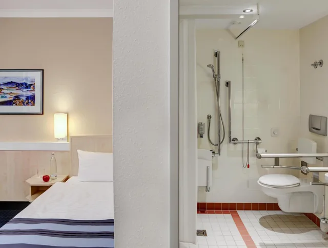غرفة قياسية بسرير كوين، Hotel Nurnberg city center by Leonardo Hotels 2/2