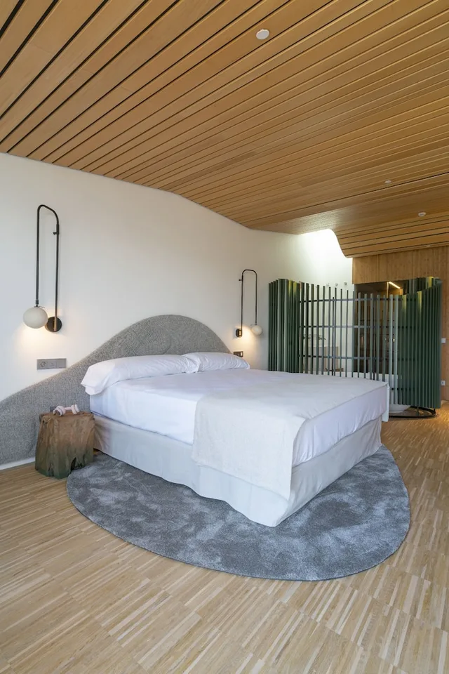 Standard, Twin Beds, Murphy Bed, with Child Extra Bed، Parador Costa Da Morte 2/3