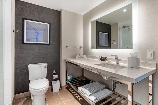 غرفة بسرير كينج، Cambria Hotel Washington D.C. Navy Yard Riverfront 4/4