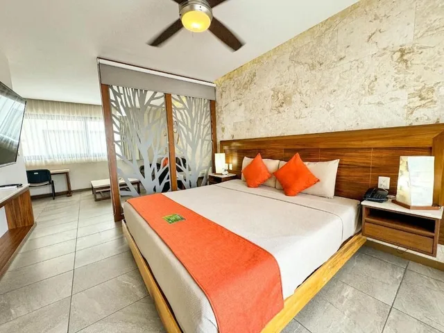 غرفة ديلوكس بسرير كينج بشرفة مع أريكة، Grand Fifty Suites 2/10