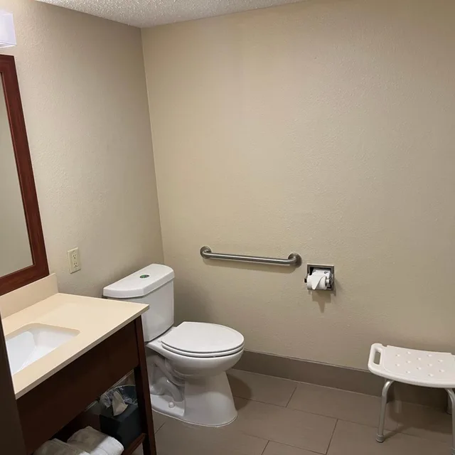 غرفة بسرير كوين بحوض استحمام لذوي الإعاقة، Wingate by Wyndham Clearfield 7/10