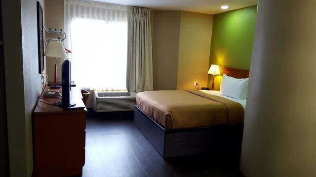 غرفة قياسية بسرير كوين، Rodeway Inn Tuscaloosa near University 7/10