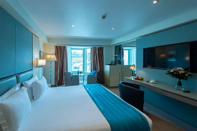 جناح جونيور بإطلالة على المرفأ، Port Palace Hotel 4/10