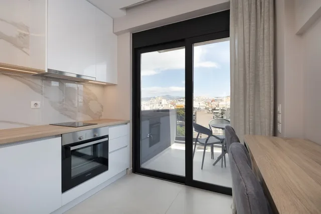 جناح بسريرين كينج بغرفتي نوم مع أريكة بجاكوزي، LUX&EASY Athens Downtown Residences 4/5