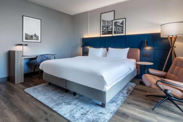 Suite, Skyline and Lake View, Radisson Blu Scandinavia Copenhagen 1/8
