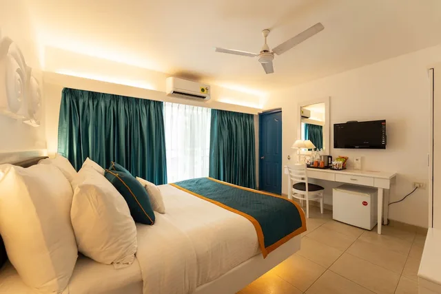 Connecting, Double Bed, No Balcony، Zone Connect Calangute 6/9