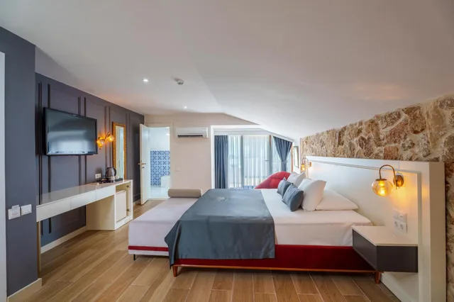 جناح بسرير كوين بشرفة، Argos Hotel - Adults Only 1/2