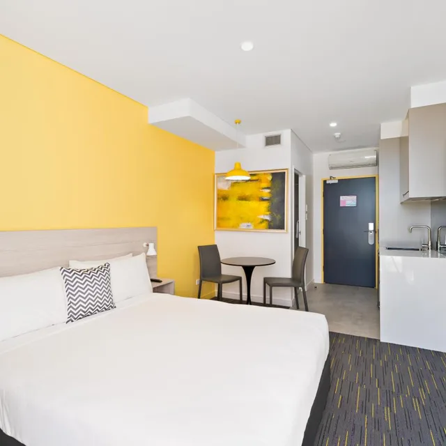 Suite, King Bed, Queen Bed, Valuesuites Green Square 2/7