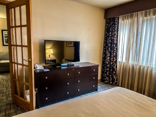 جناح سوبيريور بسرير كينج، Best Western Plus Heritage Inn 2/6