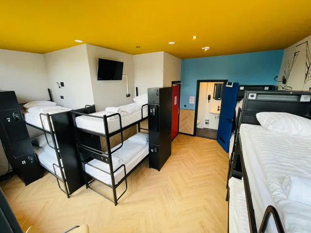 Private, Mixed Dorm, 8 Beds، Heart of Amsterdam 1/3