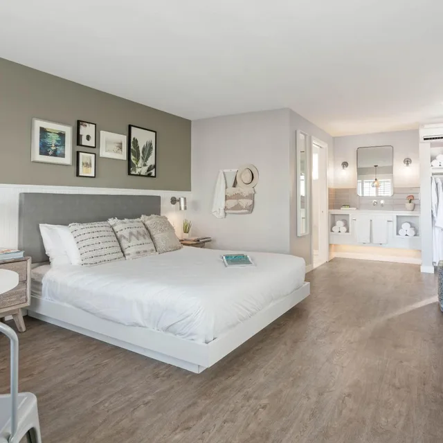غرفة بسرير كينج بشرفة، Sea Sprite Hotel 2/6