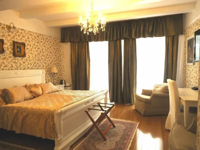 Classic, Queen Bed, Allegro 4/10