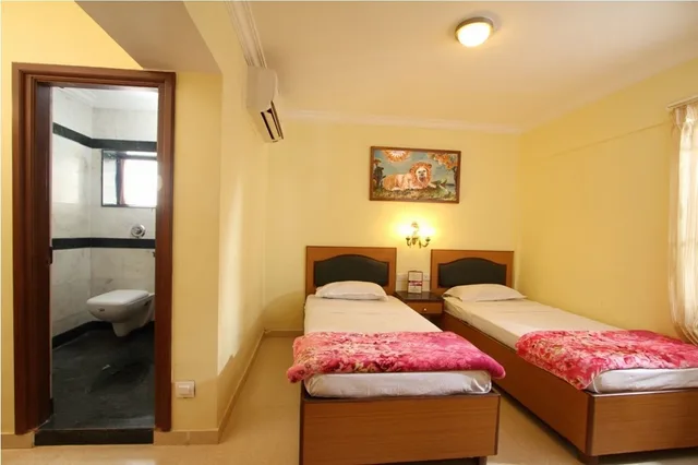 Superior, Queen Bed, HOTEL NAHAR MANCHESTER INN 1/4