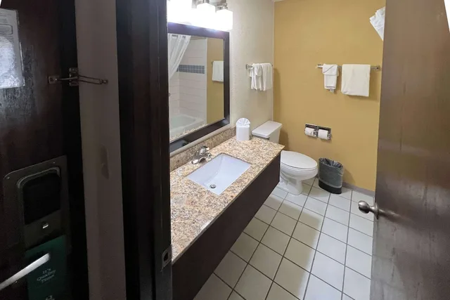 غرفة قياسية بسريرين كوين، Quality Inn Suites Farmington 5/5