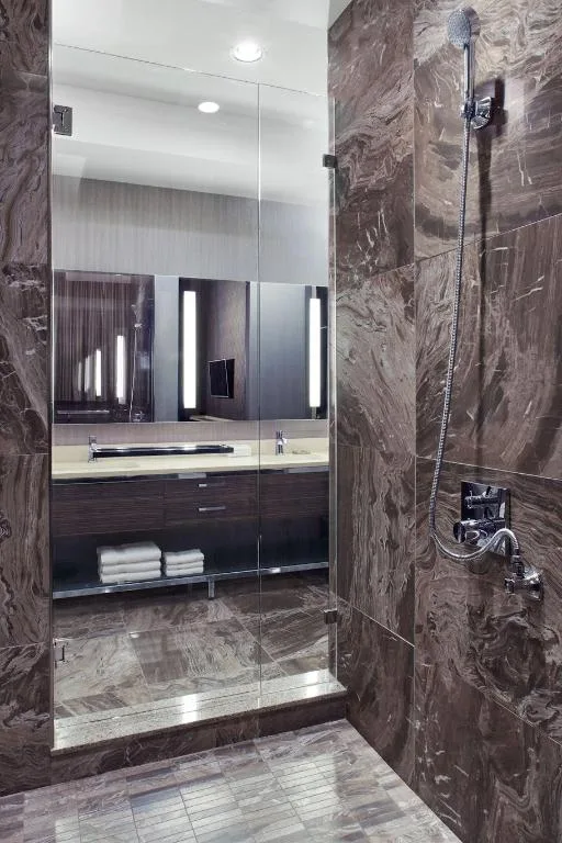 1 Bedroom, Penthouse Suite, King Bed, High Floor، Delta Hotels by Marriott Burnaby Conference Centre 3/3