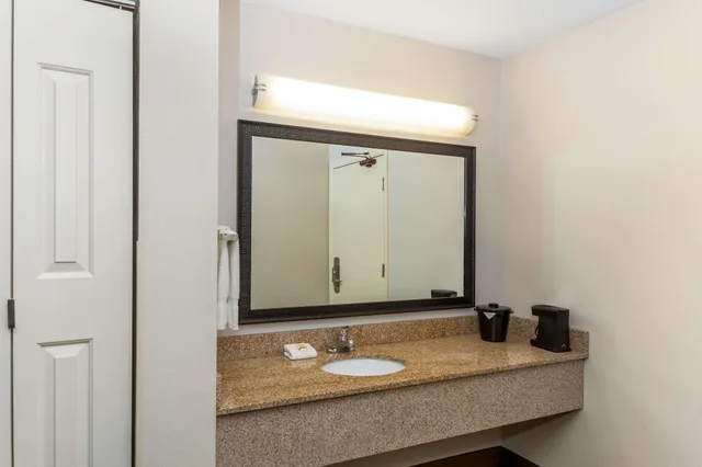 غرفة ديلوكس بسريرين مزدوجين، La Quinta Inn Sheboygan 5/6