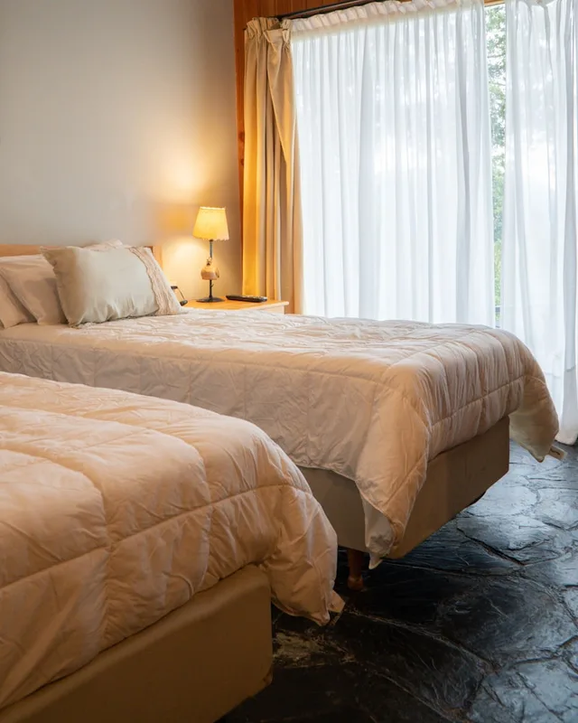 غرفة قياسية بسريرين منفصلين بإطلالة على البحيرة، Arrayan Lake View Mountain Lodge & Casa De Te Arra 3/10